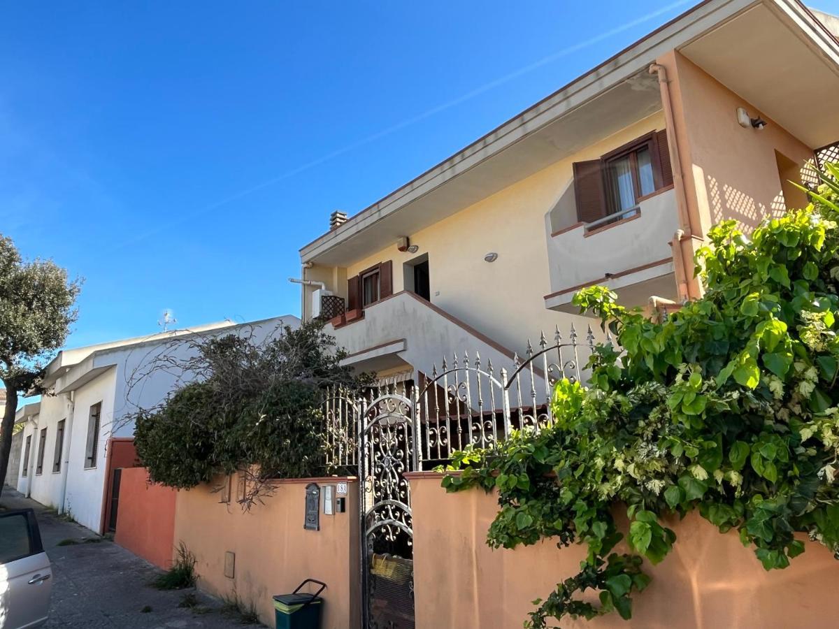 Charlotte Apartment - For Family And Groups Porto Torres Exterior photo